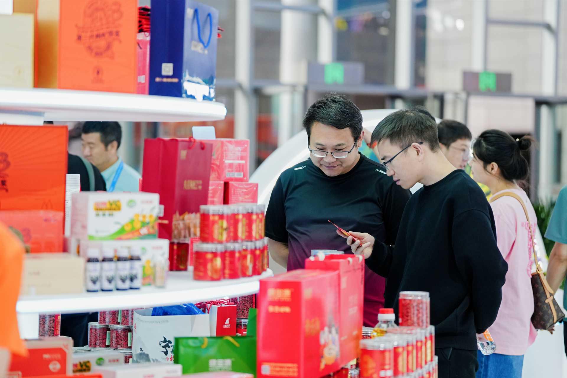 从展示到体验 宁夏优品西博会上“红装裹绿”打开味蕾